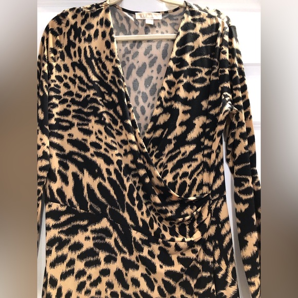 Michael Kors dress leopard print. Vee neck ruched waist. Long sleeve - Picture 2 of 7